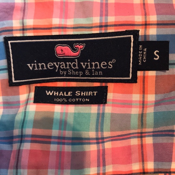 Men’s size small Vineyard Vines Whale Shirt - Picture 4 of 4